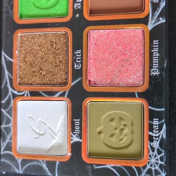 Spooked eyeshadow palette - Picture 2 of 6